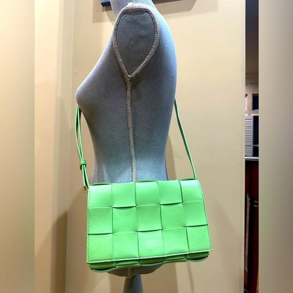 BOTTEGA VENETA INTRECCIATO CASSETTE BAG - Picture 2 of 14